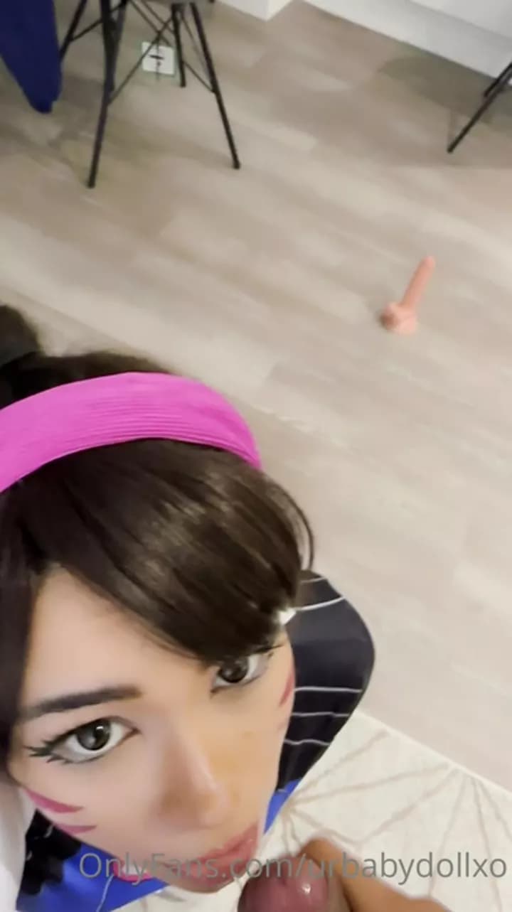 D.Va Cosplay Girl Gets Facial Cumshot – Amateur Overwatch Parody