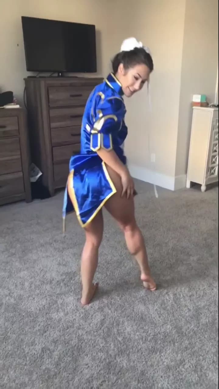 Wife Surprises Husband in Sexy Chun-Li Costume – Passionate Roleplay Sex