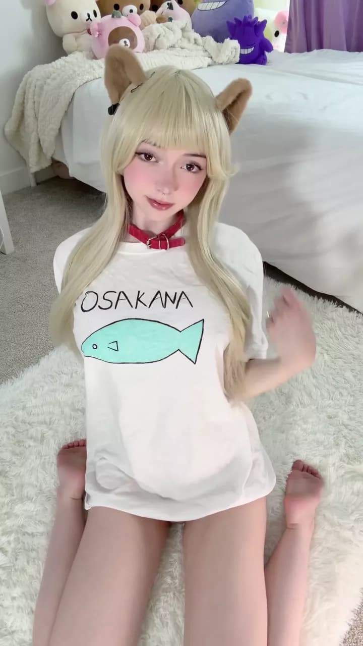 Adorable Petite Blonde Oiled Ass Twerk & Strip for Fans