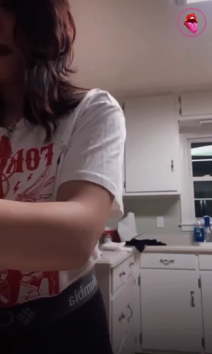 Redhead Blogger's Ripped Tank Oops – Nipple Piercing Flash on Live